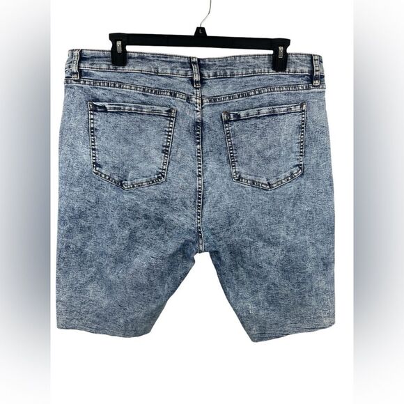 Fashion Nova Blue Denim Medium Wash Frayed 5 Pocket Shorts Sz 20 Plus EUC - Picture 2 of 6